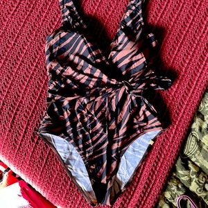 Summersalt Women’s swimsuit size 8 NEW without tag